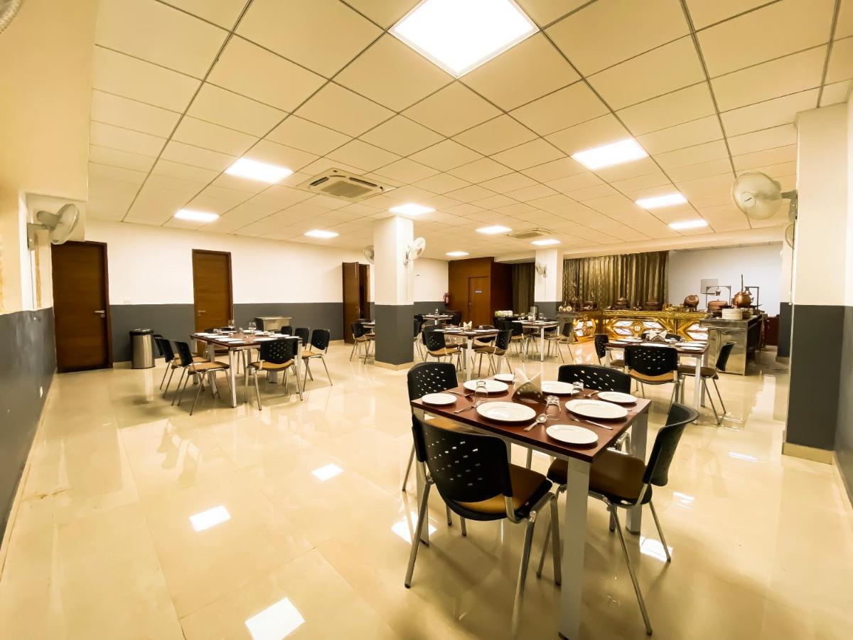 Sky Suites Gurgaon Exteriör bild