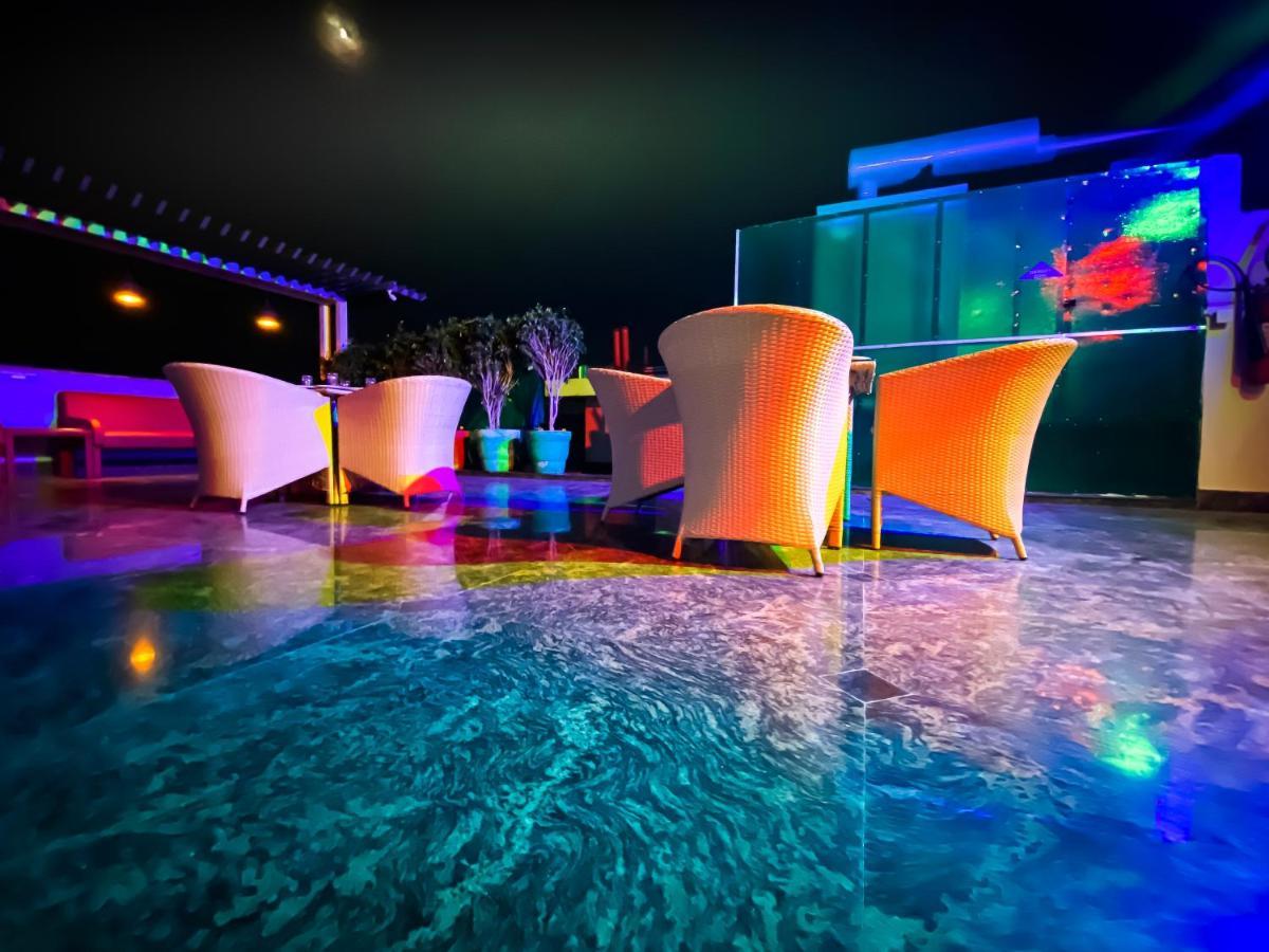 Sky Suites Gurgaon Exteriör bild