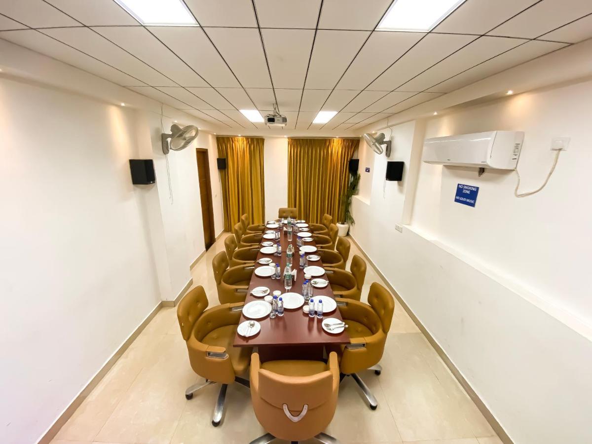 Sky Suites Gurgaon Exteriör bild